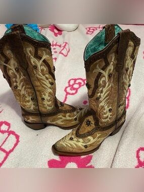 Women's Tan Western Embroidered Cowboy Boots with Turquoise Lining